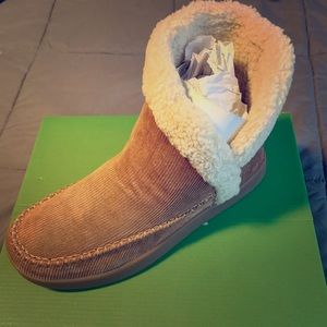 BNWT Sanuk boots